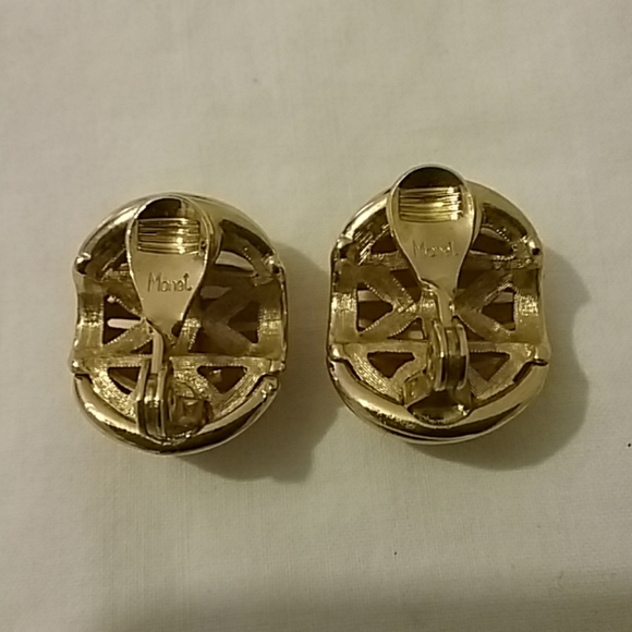 Vintage MONET bracelet and earrings set - Picture 5 of 8